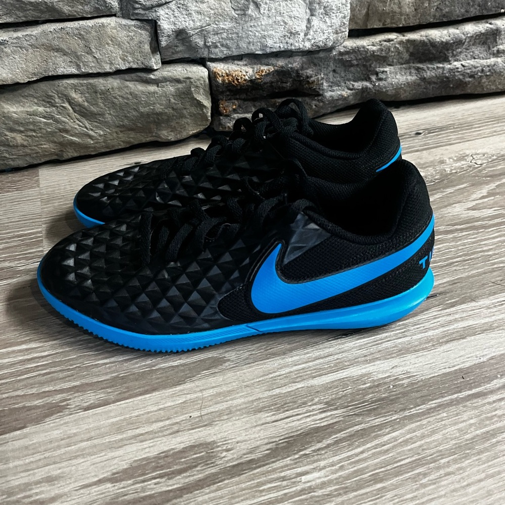 Nike shoes/6Y
